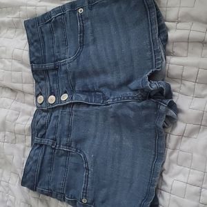 3 buttoned high waisted shorts